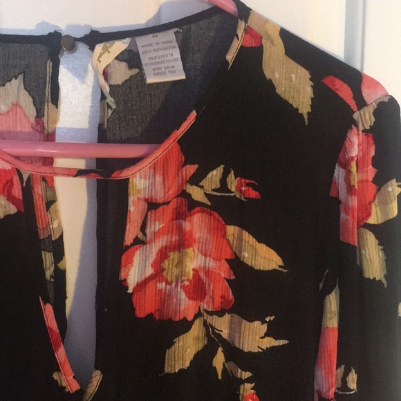 Black floral romper - Picture 3 of 3